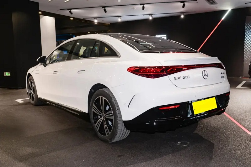 مرسدس بنز EQE - نمای عقب