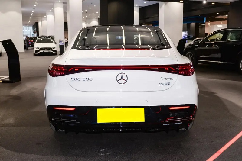 مرسدس بنز EQE - نمای عقب