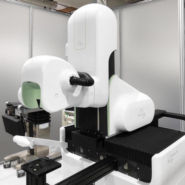 ایمپلنت مغزی و جراحی رباتیک مغز نورالینک و ایلان ماسک