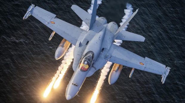 جنگنده‌های Su-30SM و F-18