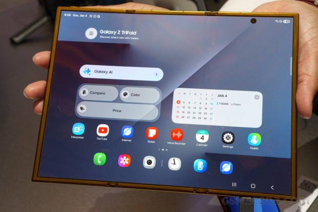 نگاهی نزدیک به سامسونگ گلکسی Z TriFold در CES 2026