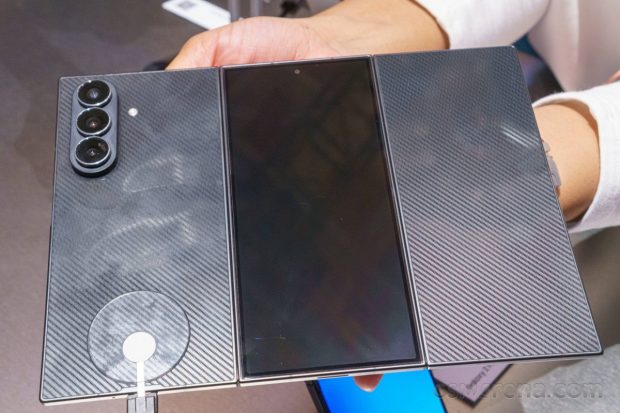 نگاهی نزدیک به سامسونگ گلکسی Z TriFold در CES 2026