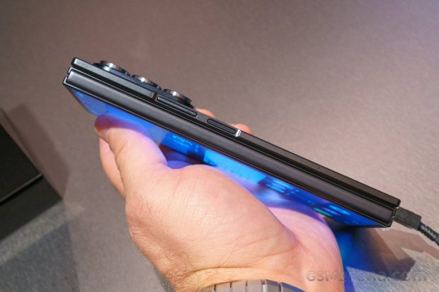 نگاهی نزدیک به سامسونگ گلکسی Z TriFold در CES 2026