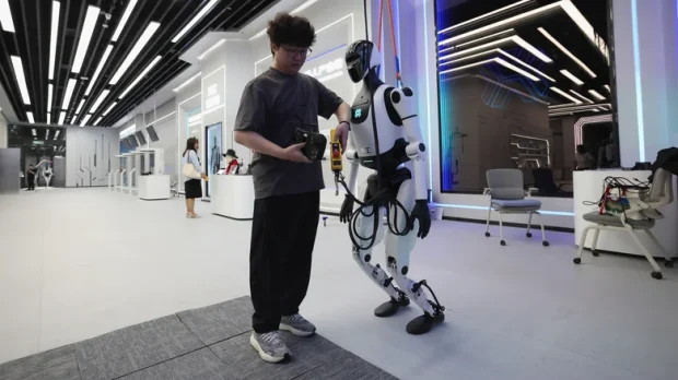 ربات انسان نمای چینی