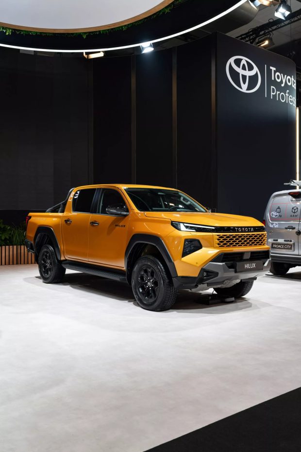 پیکاپ برقی هایلوکس