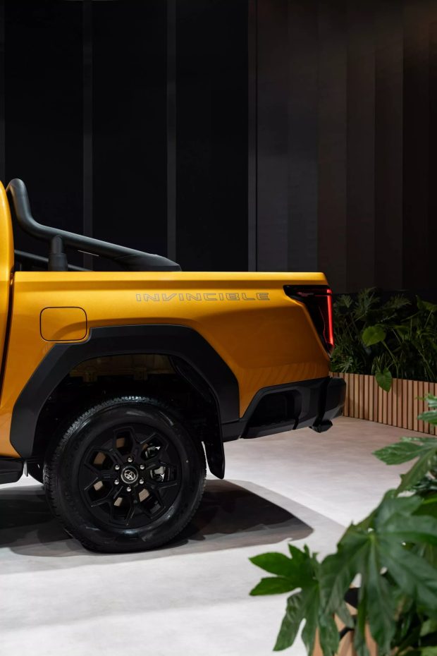 پیکاپ برقی هایلوکس