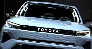 پیکاپ برقی هایلوکس