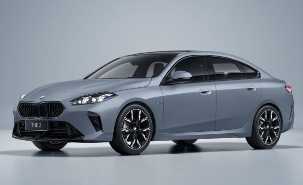 نمای جلو بی ام و 225L