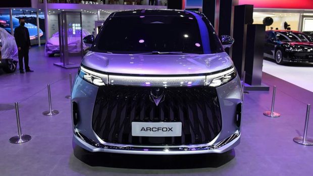 نمای جلو آرک فاکس وندائو V9