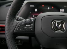 چانگان یونی تی - دکمه‌های روی فرمان