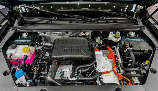 نمای پیشرانه چری لیپاس L8