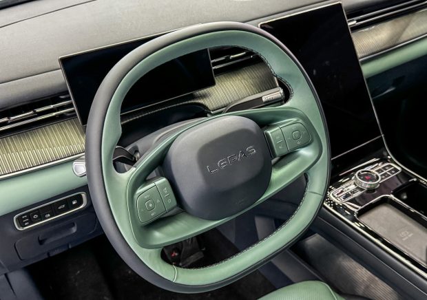 نمای کابین چری لیپاس L8