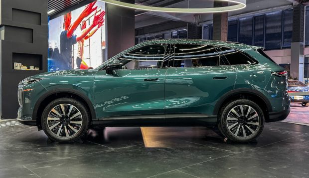 نمای جانبی چری لیپاس L8