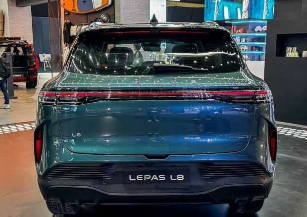 نمای عقب چری لیپاس L8