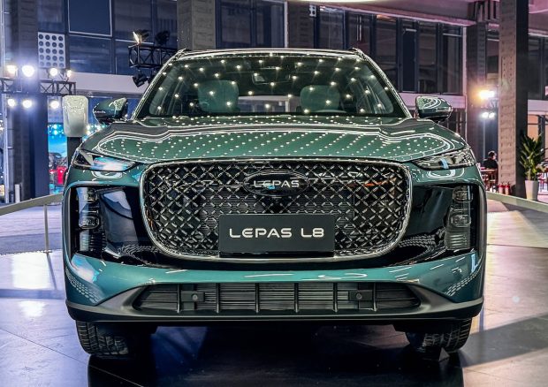 نمای جلو چری لیپاس L8