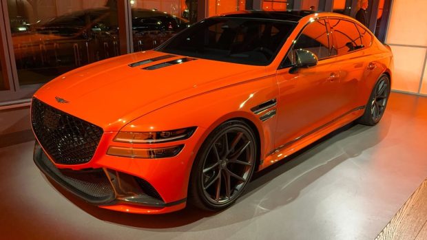 نمای جلو جنسیس G80 ماگما