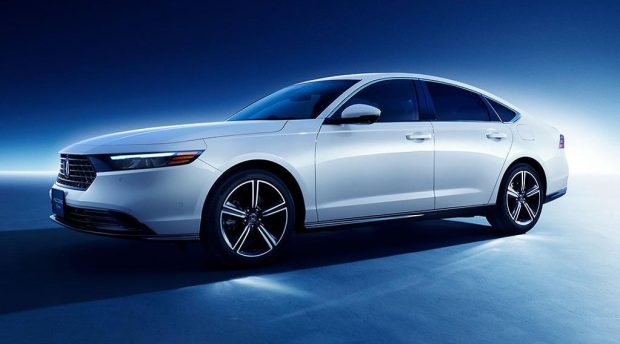 نمای جلو هوندا آکورد پلاگین هیبریدی