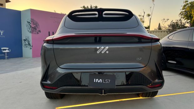 نمای عقب کراس‌ اوور IM LS7