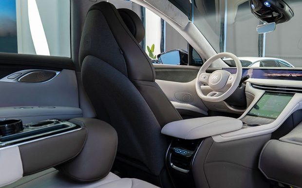 نمای کابین کراس‌ اوور IM LS7