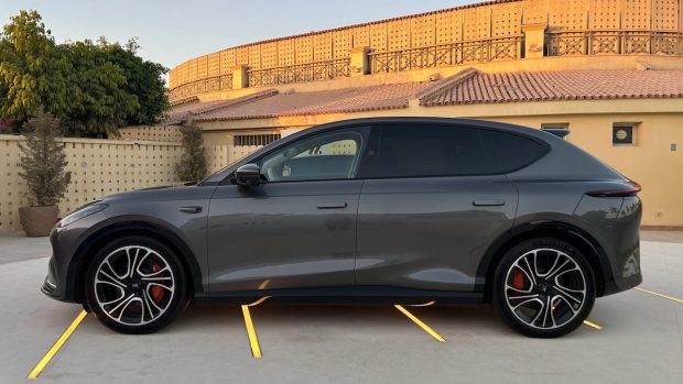 نمای جانبی کراس‌ اوور IM LS7