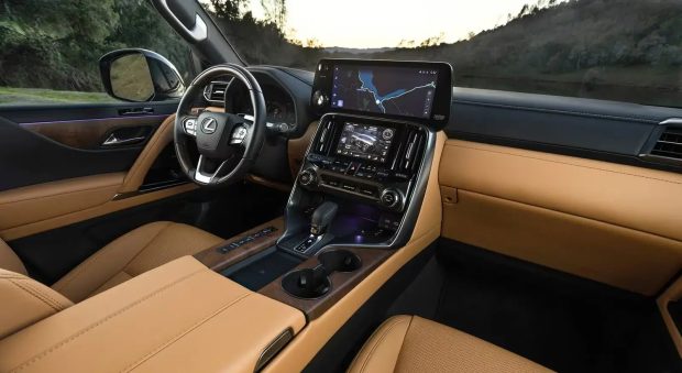 نمای داشبورد لکسوس LX600 وارداتی