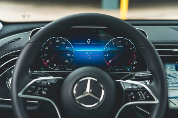 نمای کابین مرسدس بنز E300 وارداتی