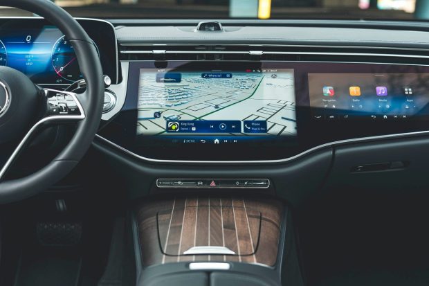 نمای کابین مرسدس بنز E300 وارداتی