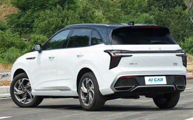 آغاز تولید شاسی بلند سفیر R7 ایران خودرو