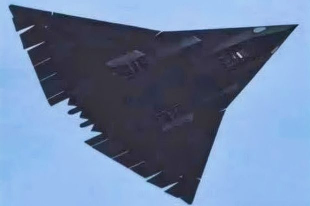 جنگنده نسل ششم J-36 چین در آسمان پکن