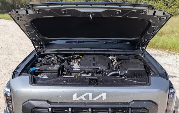 نمای پیشرانه پیکاپ کیا تاسمان