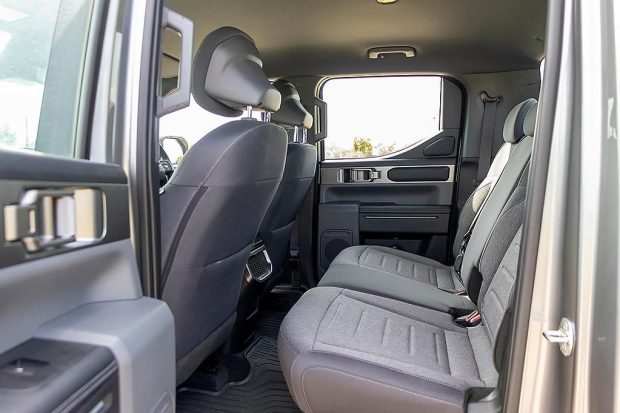 نمای کابین پیکاپ کیا تاسمان