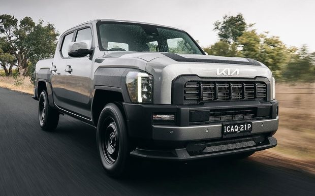 نمای جلو پیکاپ کیا تاسمان