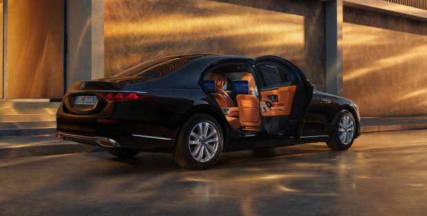 نمای عقب مرسدس بنز S680 Guard