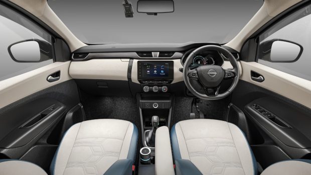 نمای داشبورد نیسان گراویت