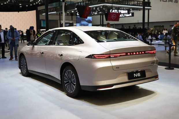 نمای عقب سدان پلاگین هیبرید نیسان N6