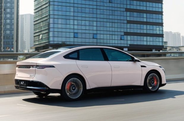 نیسان N7 - نمای عقب