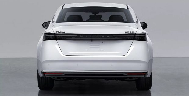 نمای عقب نیسان تیانا 2026