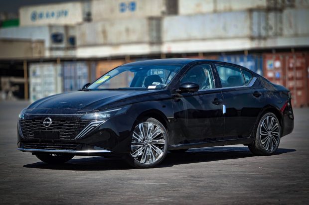 نمای جلو نیسان تیانا 2026