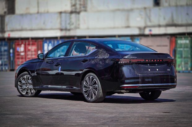 نمای عقب نیسان تیانا 2026