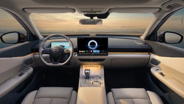 نمای داشبورد نیسان تیانا 2026