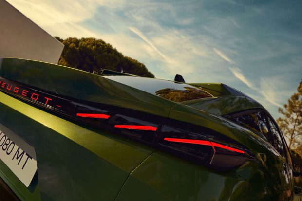 نمای عقب پژو 408 مدل 2026