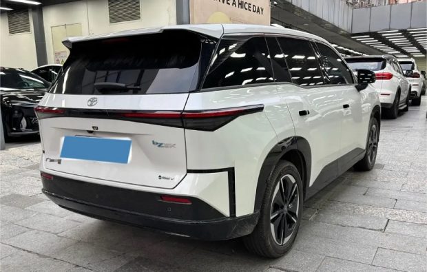 کراس اوور برقی تویوتا bZ3X - نمای عقب