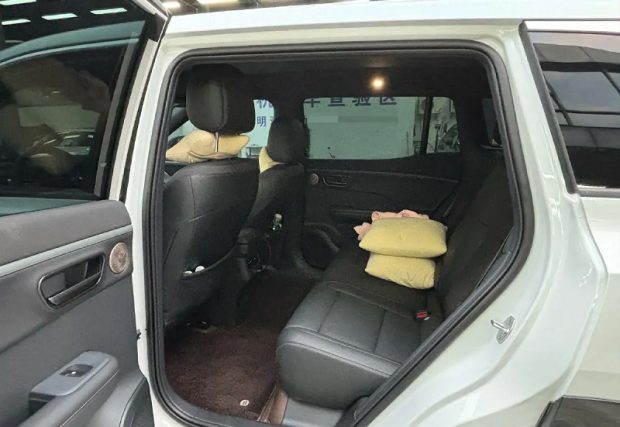 کراس اوور برقی تویوتا bZ3X - صندلی های عقب