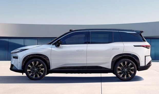 کراس اوور برقی تویوتا bZ3X - نمای جانبی