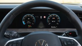 فولکس واگن تایرون L - کلاستر پشت فرمان