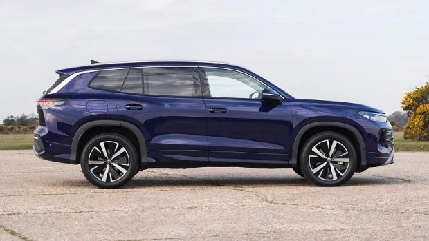 فولکس واگن تایرون L - نمای جانبی