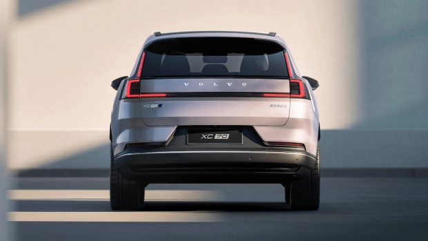 نمای عقب ولوو XC70 آفتاب خودرو