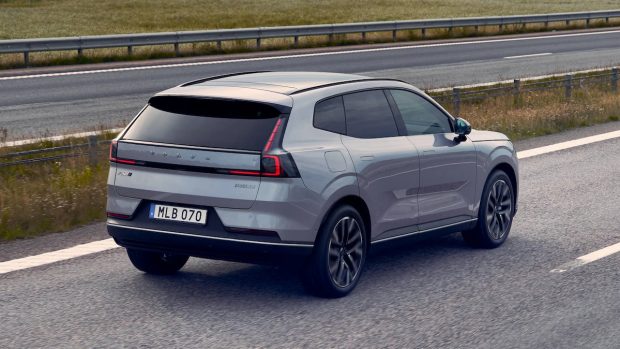 نمای عقب ولوو XC70 آفتاب خودرو