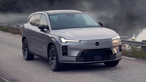 نمای جلو ولوو XC70 آفتاب خودرو