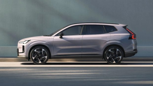 نمای جانبی ولوو XC70